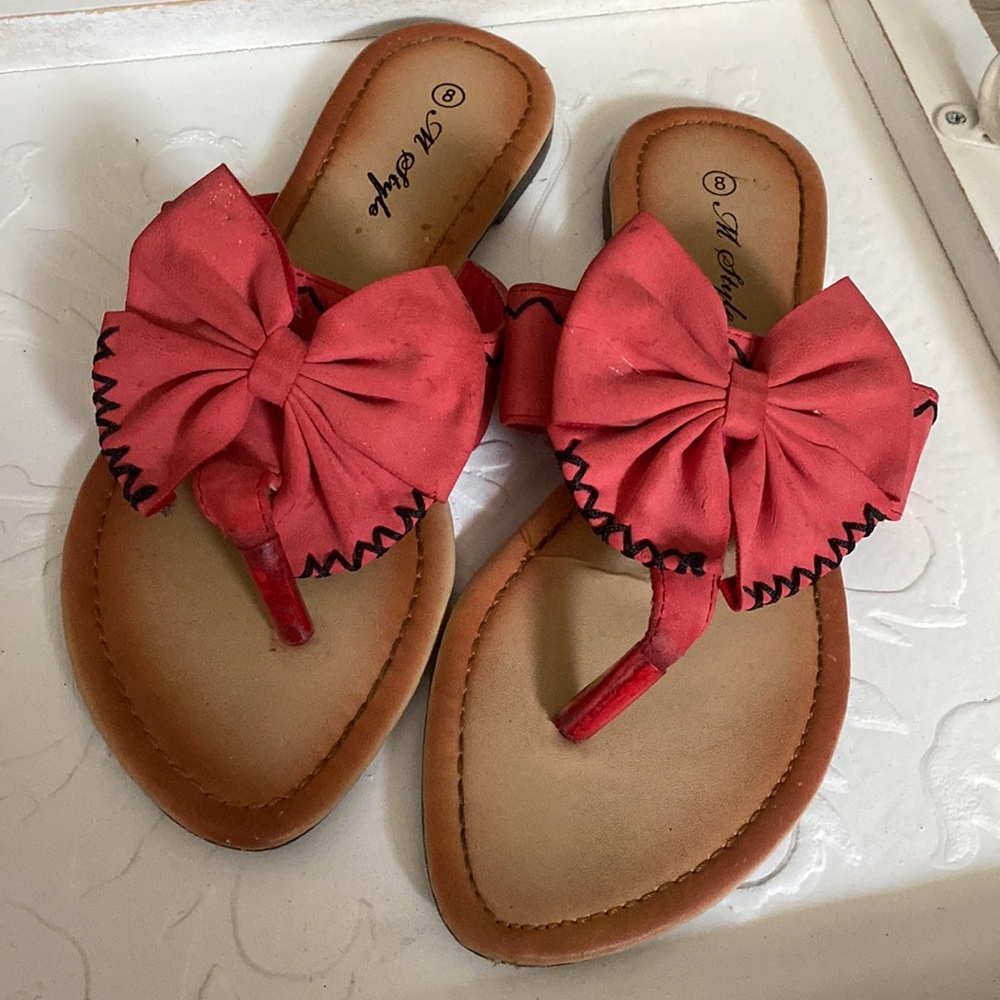 Adorable bow pink sandals size 8